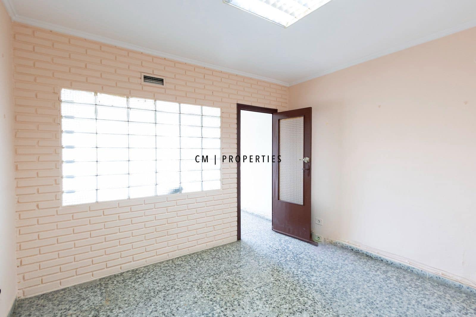 Commercieel te koop in Valencia stad - € 260.000 (Ref: 10161805)