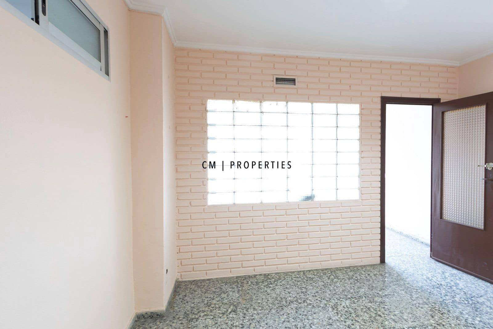Commercieel te koop in Valencia stad - € 260.000 (Ref: 10161805)