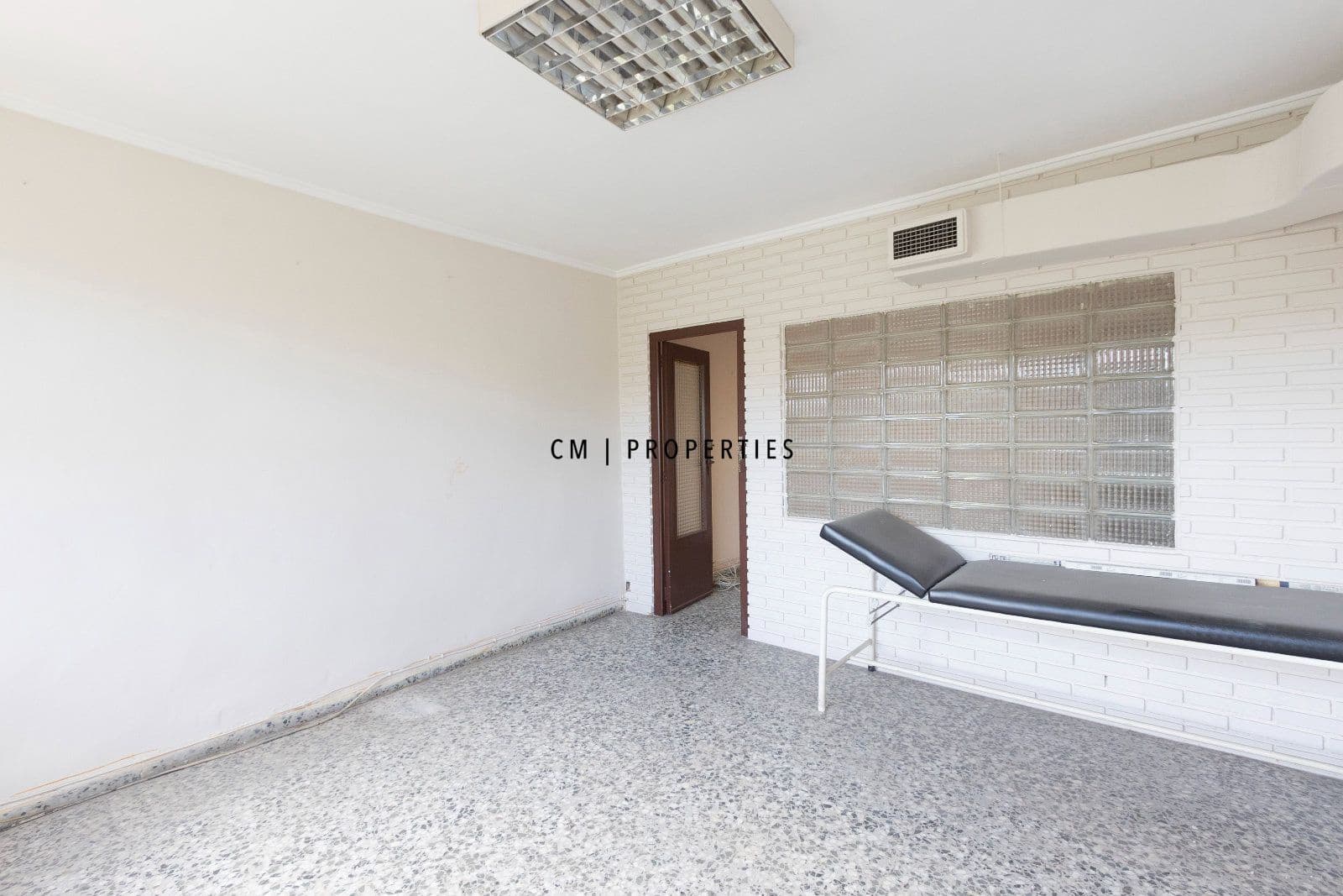 Commercieel te koop in Valencia stad - € 260.000 (Ref: 10161805)