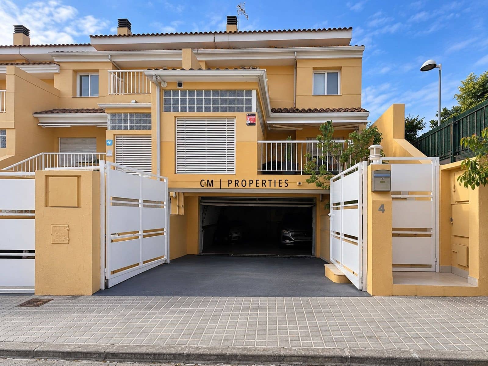 5 bedroom Townhouse for rent in Campolivar with pool garage - € 2,500 (Ref: 10162497)