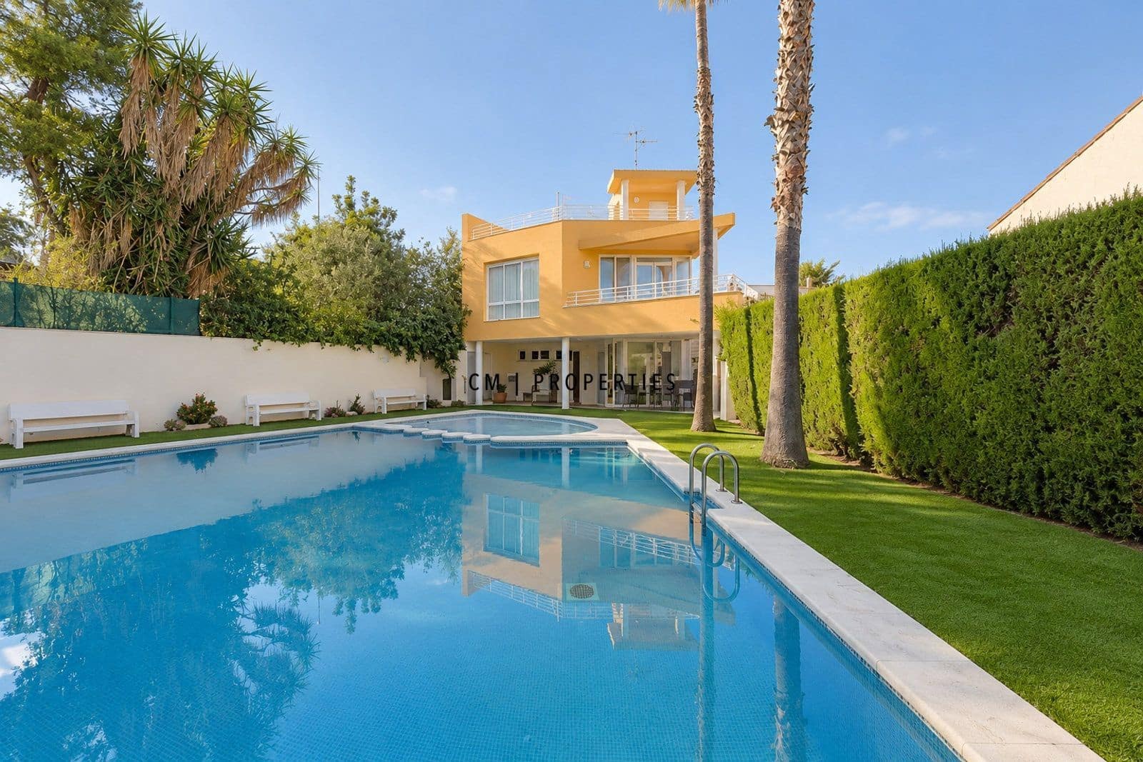 5 bedroom Townhouse for rent in Campolivar with pool garage - € 2,500 (Ref: 10162497)