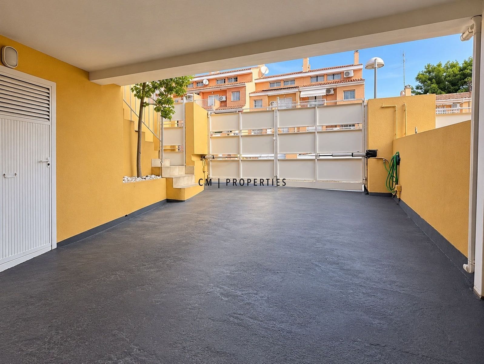 5 bedroom Townhouse for rent in Campolivar with pool garage - € 2,500 (Ref: 10162497)