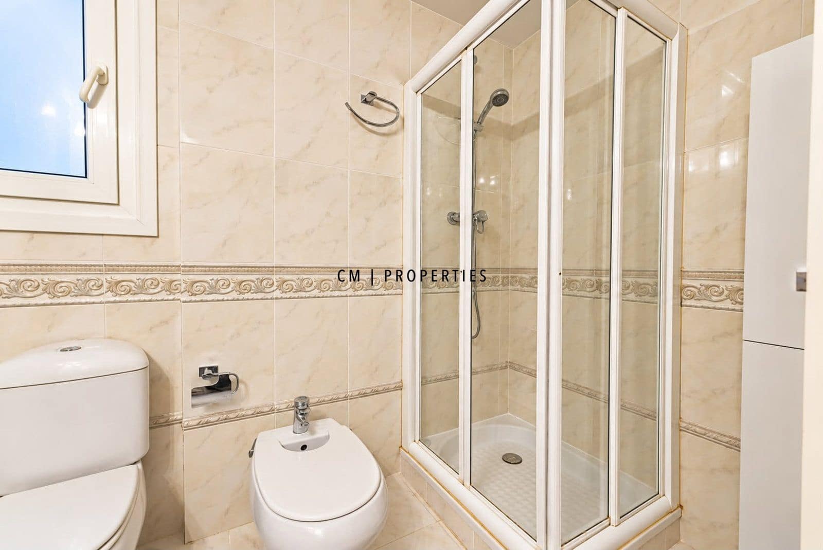 2 bedroom Flat for rent in Valencia city with garage - € 2,400 (Ref: 10165823)