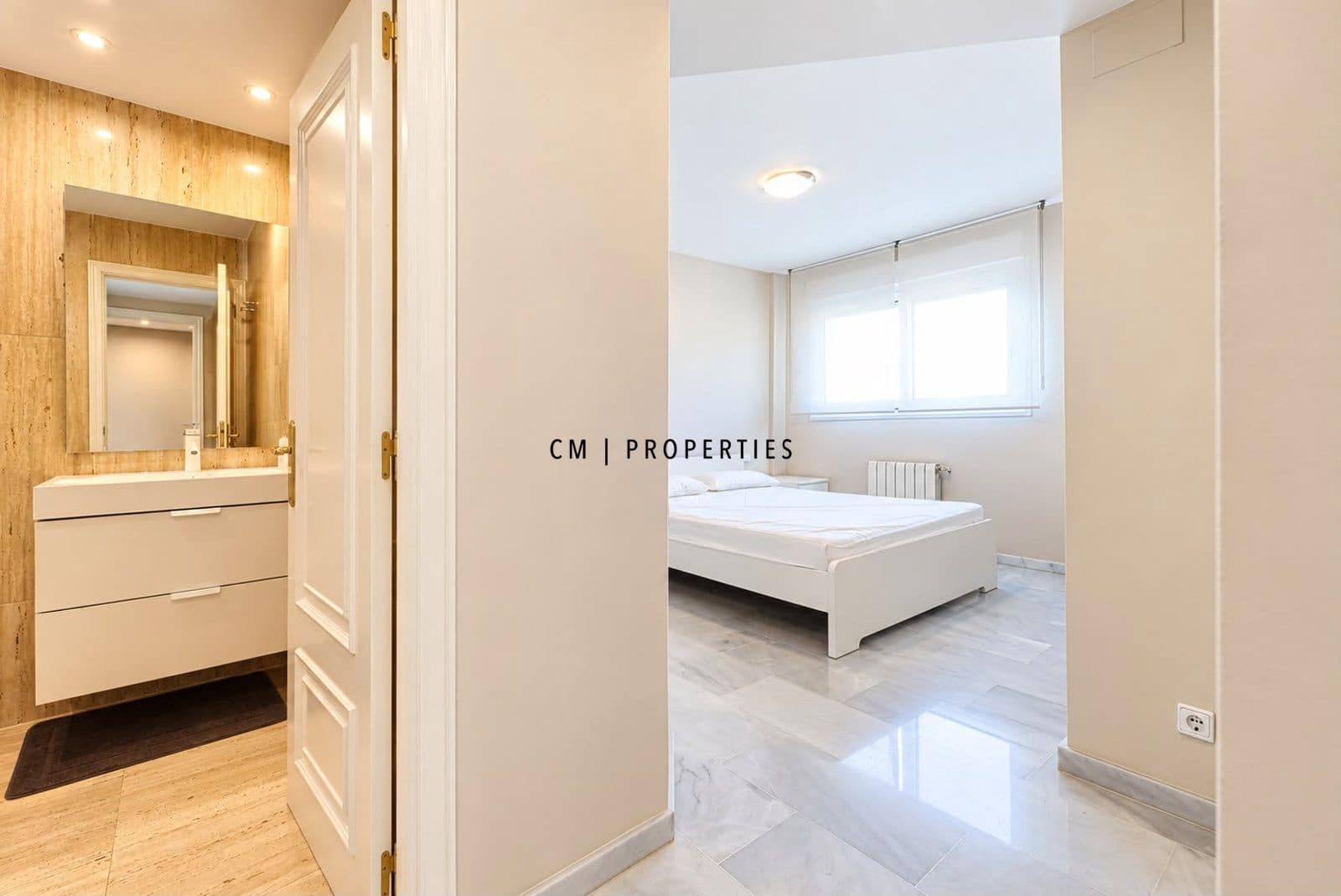 2 bedroom Flat for rent in Valencia city with garage - € 2,400 (Ref: 10165823)