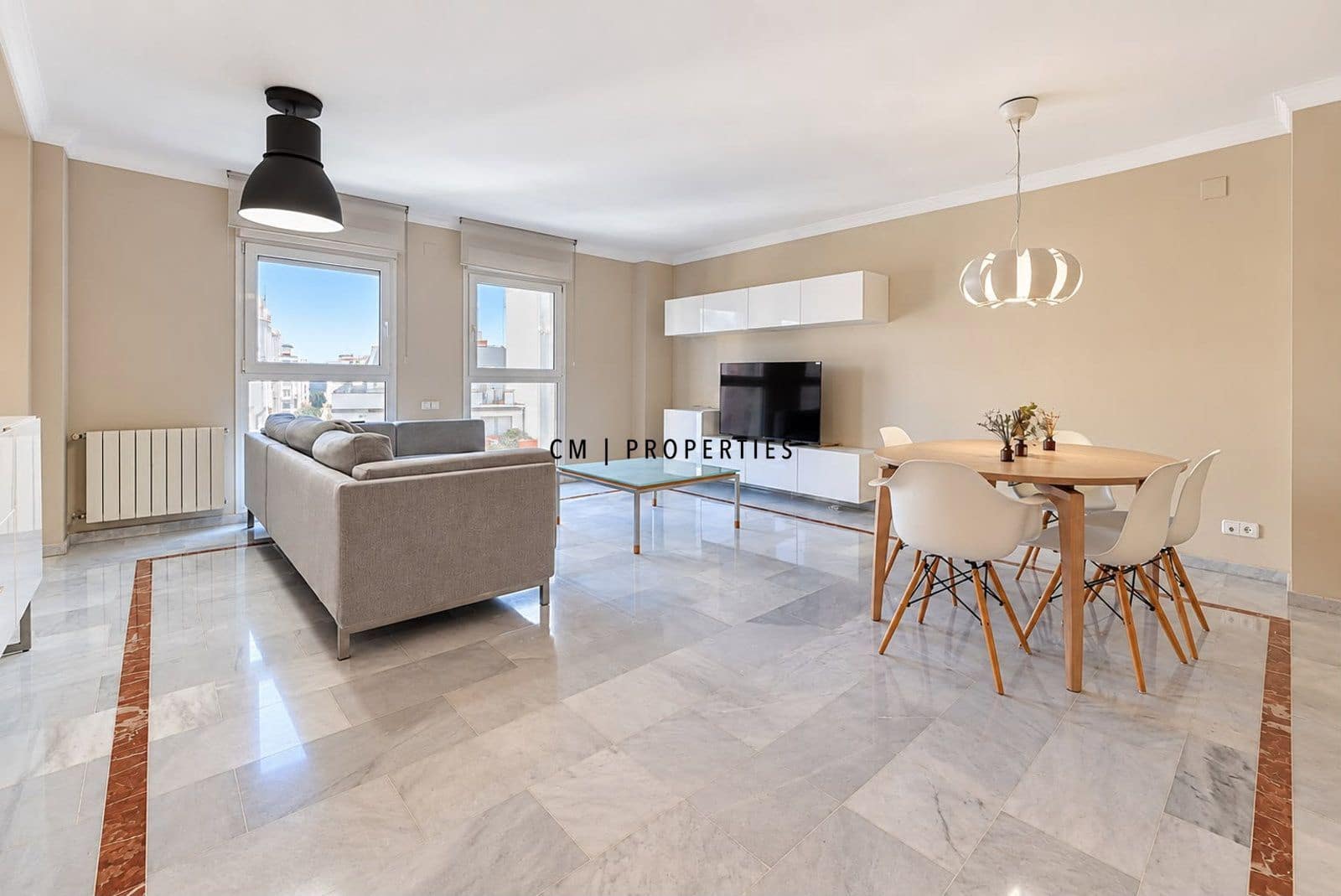2 bedroom Flat for rent in Valencia city with garage - € 2,400 (Ref: 10165823)