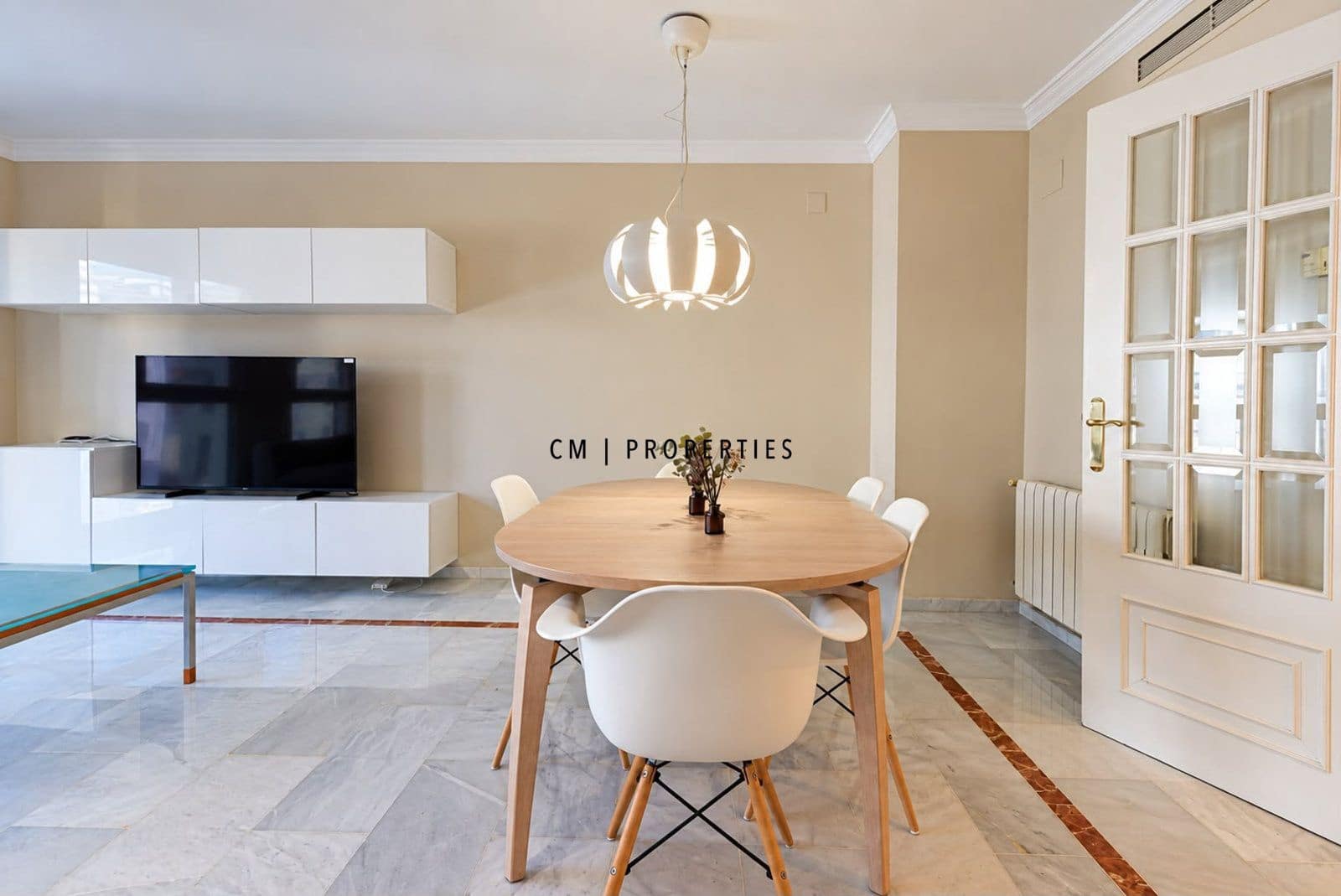 2 bedroom Flat for rent in Valencia city with garage - € 2,400 (Ref: 10165823)