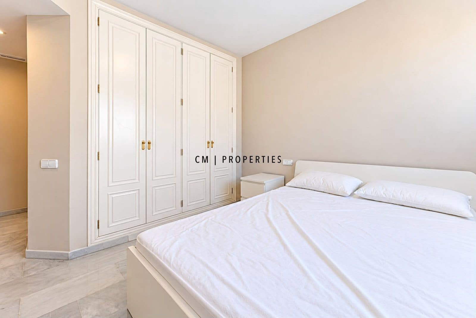 2 bedroom Flat for rent in Valencia city with garage - € 2,400 (Ref: 10165823)