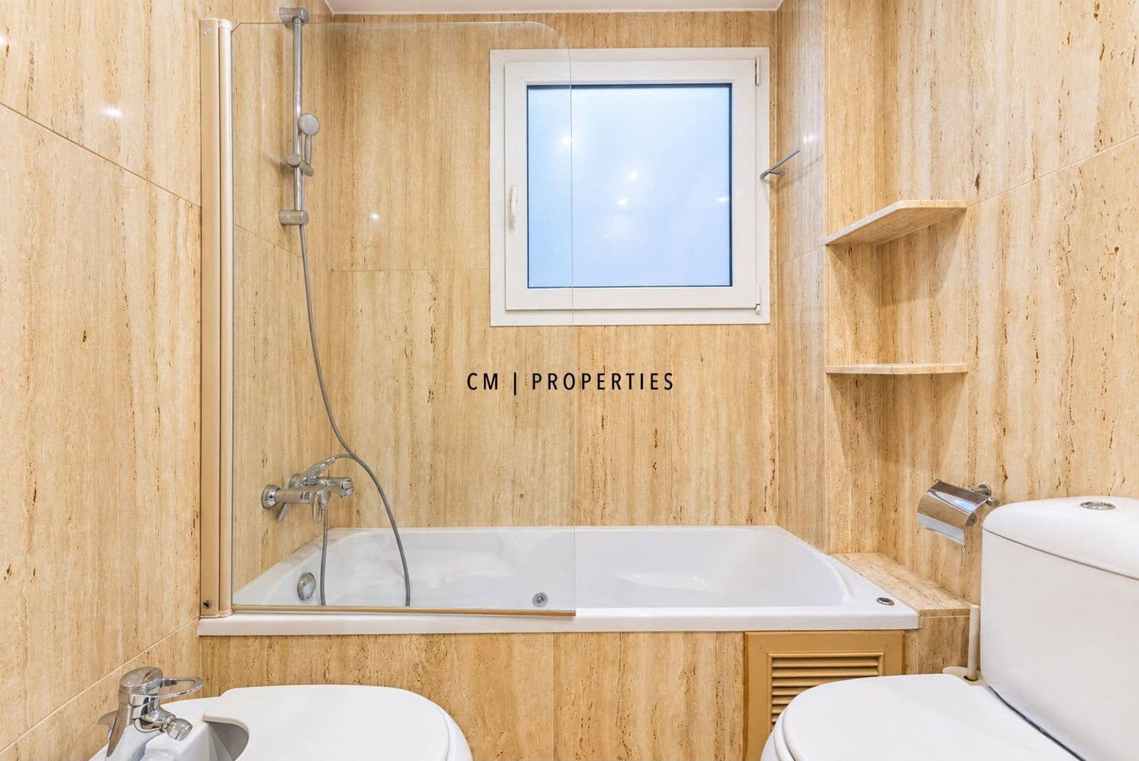2 bedroom Flat for rent in Valencia city with garage - € 2,400 (Ref: 10165823)
