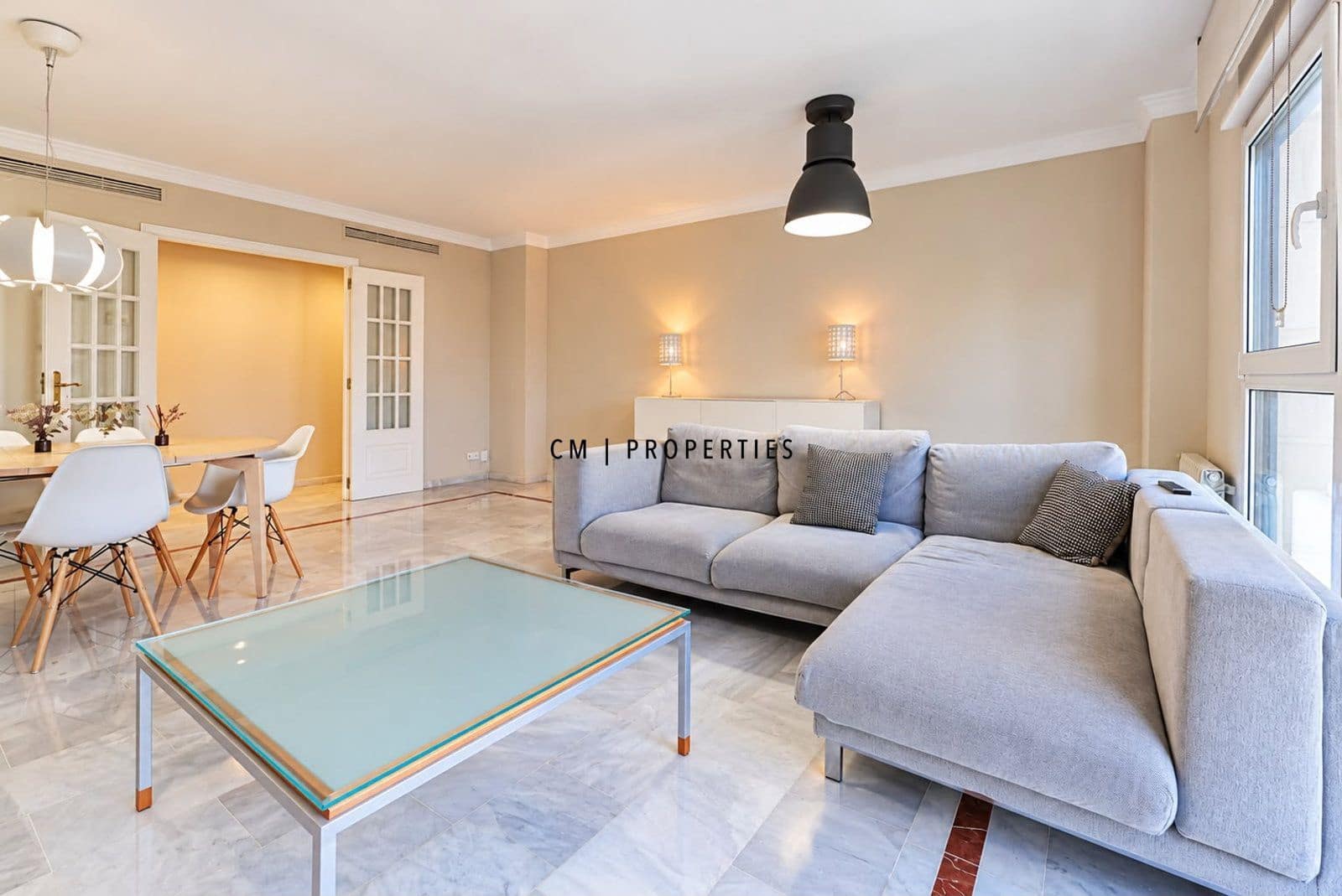 2 bedroom Flat for rent in Valencia city with garage - € 2,400 (Ref: 10165823)
