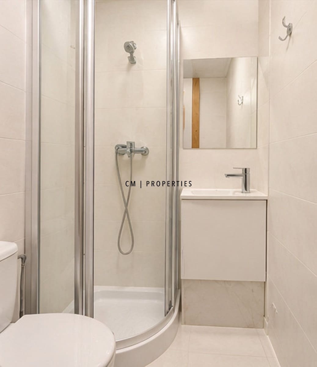 5 bedroom Flat for sale in Valencia city - € 230,000 (Ref: 10172280)