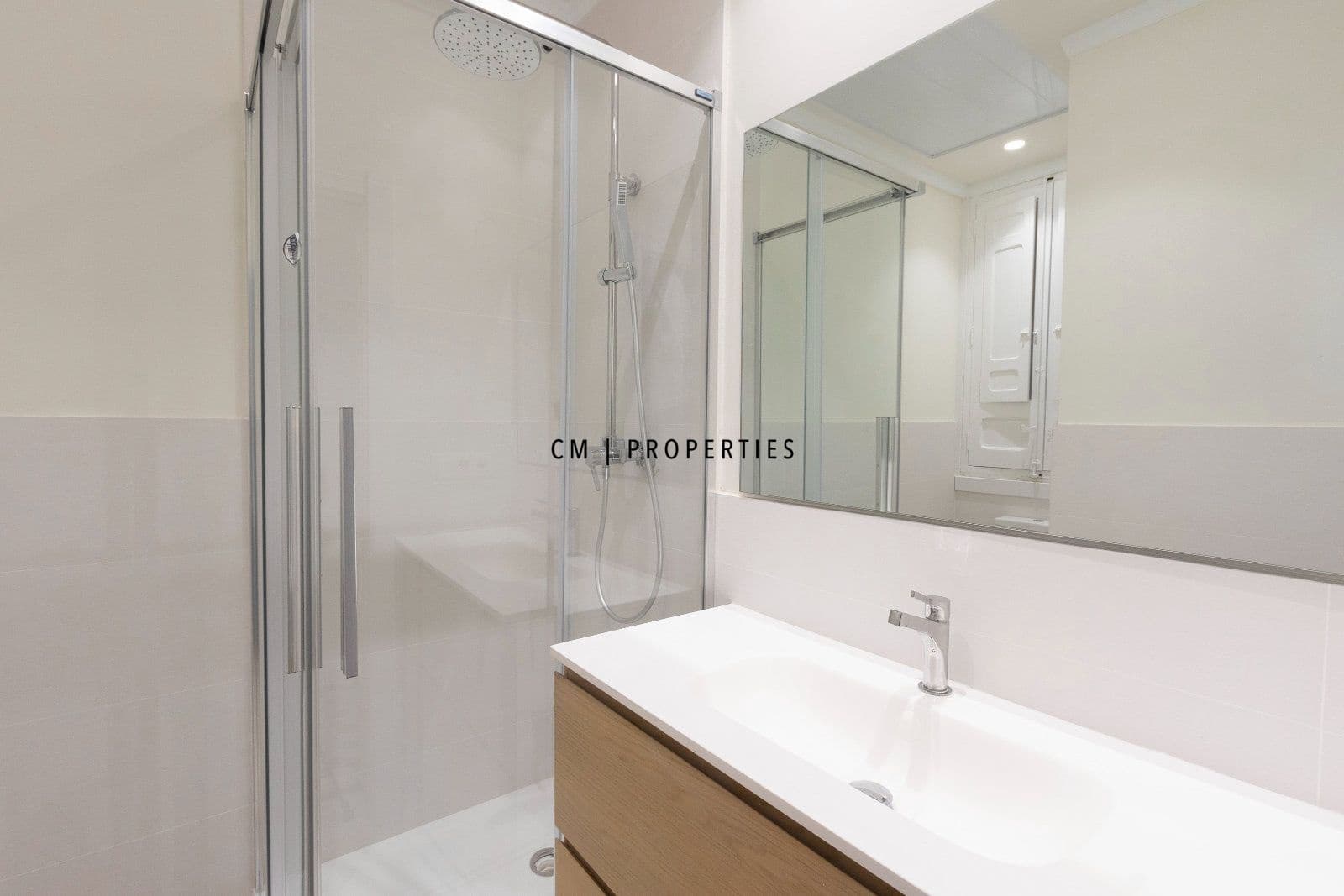 3 quarto Apartamento para arrendar em Valencia cidade - 1 900 € (Ref: 10175627)