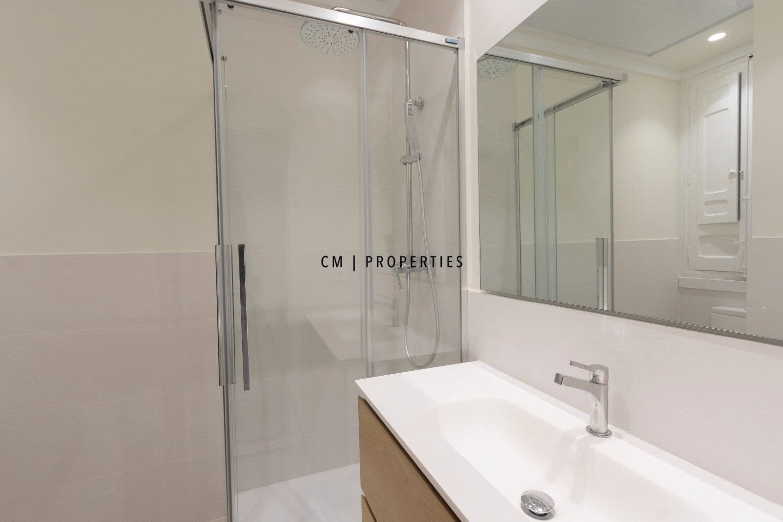 3 quarto Apartamento para arrendar em Valencia cidade - 1 900 € (Ref: 10175627)
