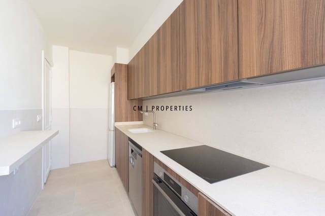 3 quarto Apartamento para arrendar em L'Eixample, Valência cidade - 1 900 € (Ref: 10175627)