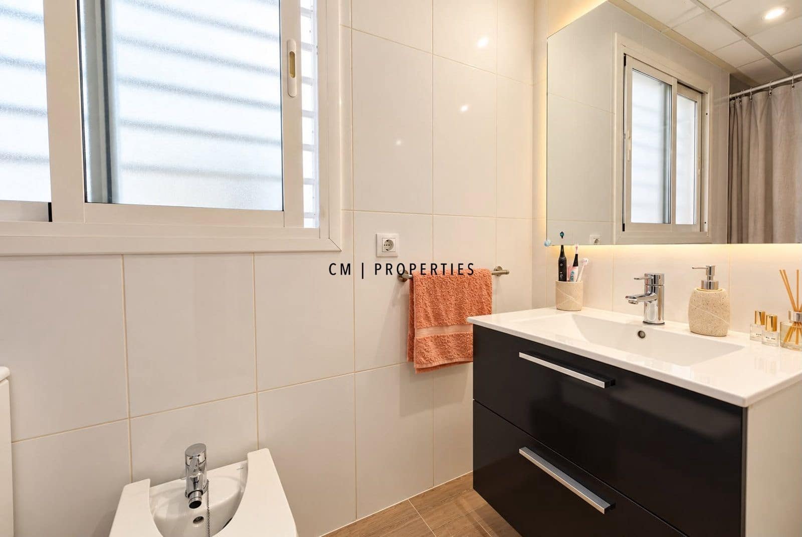 1 soverom Leilighet til leie i Valencia by - € 1 300 (Ref: 10175747)