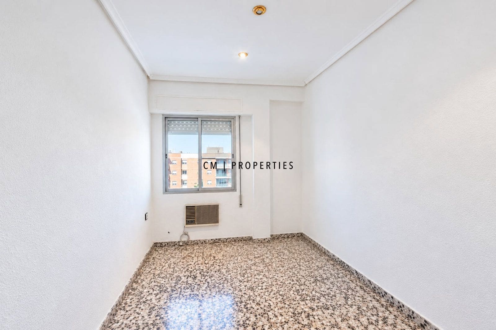4 Zimmer Wohnung zu vermieten in Xirivella - 1.300 € (Ref: 10184047)