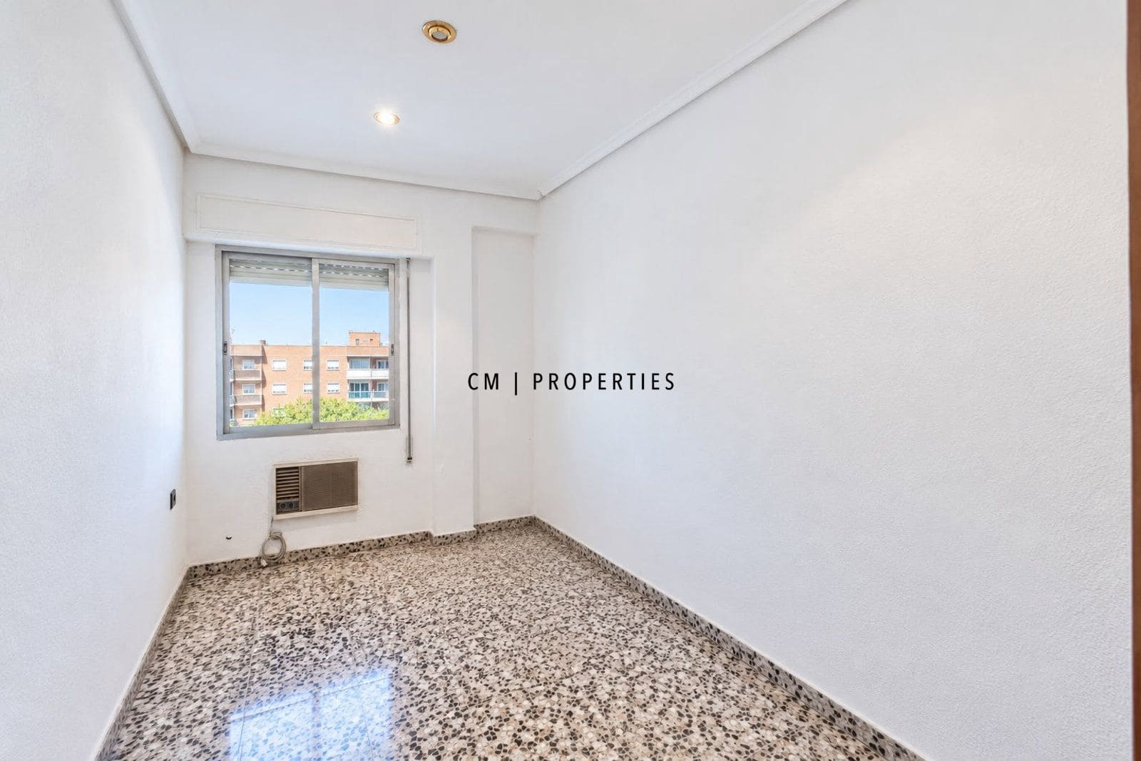 4 Zimmer Wohnung zu vermieten in Xirivella - 1.300 € (Ref: 10184047)
