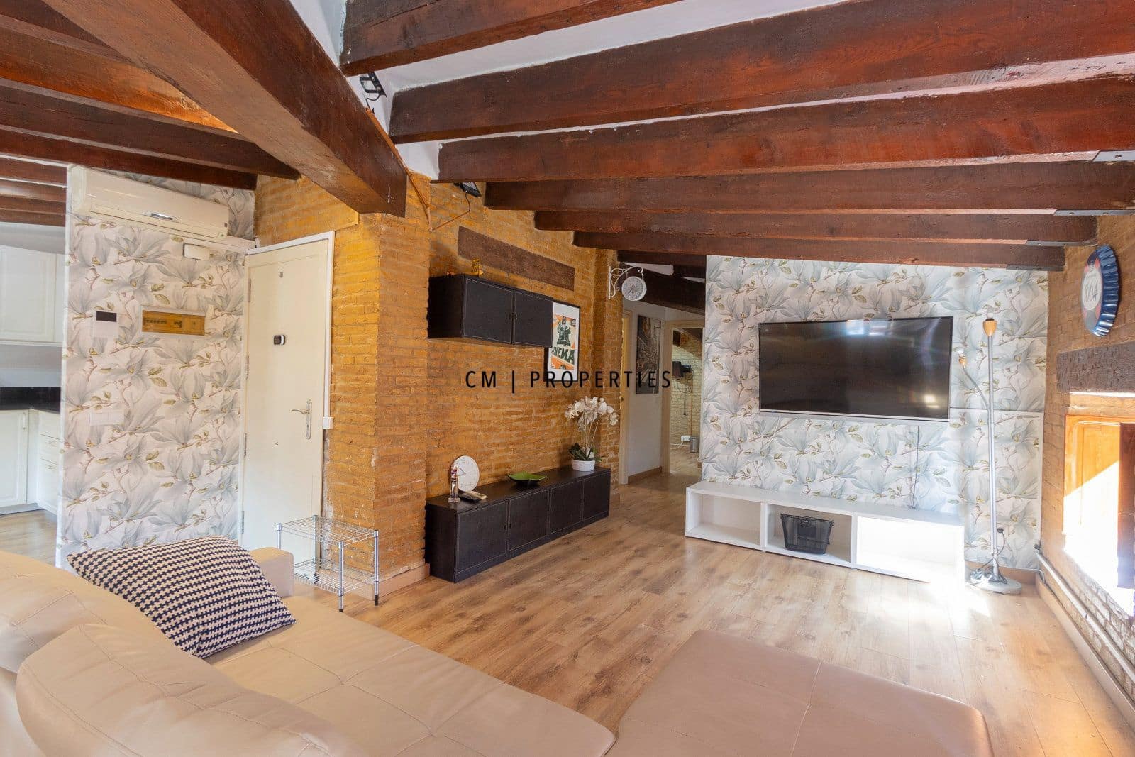 2 bedroom Penthouse for rent in Valencia city - € 1,600 (Ref: 8332993)