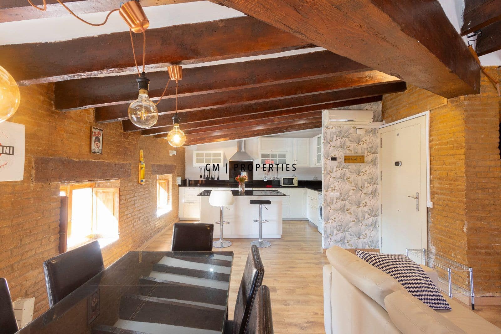 2 bedroom Penthouse for rent in Valencia city - € 1,600 (Ref: 8332993)