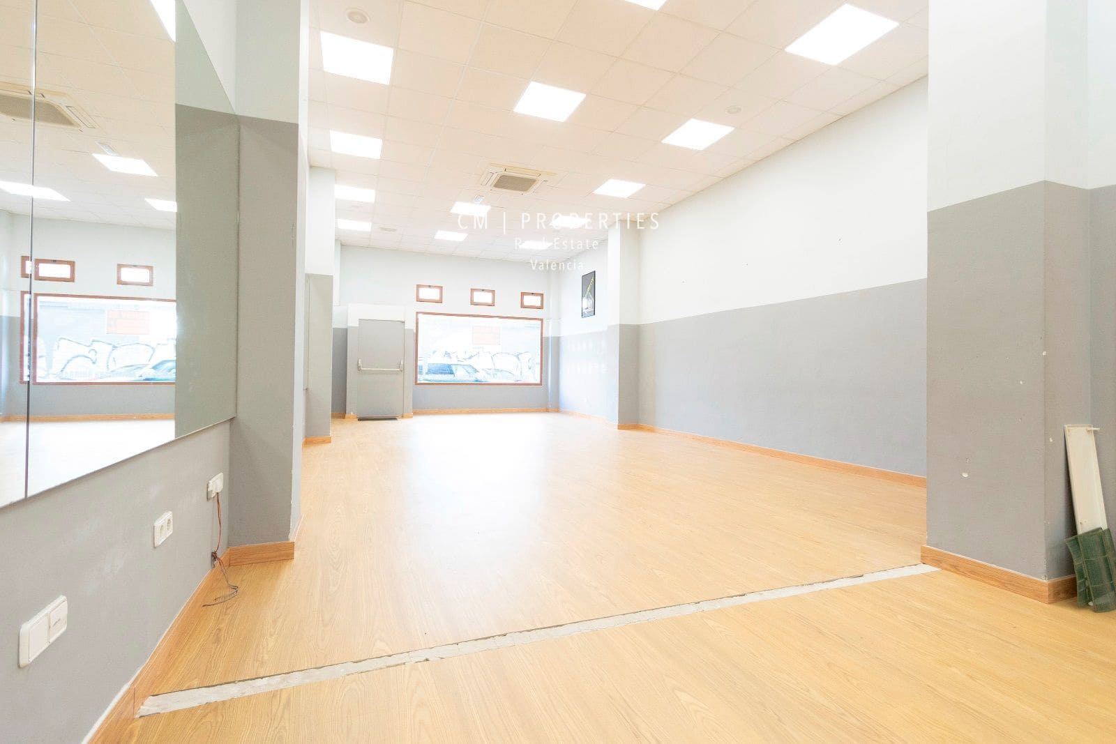 Kommersiell til salgs i Valencia by - € 560 000 (Ref: 8333012)