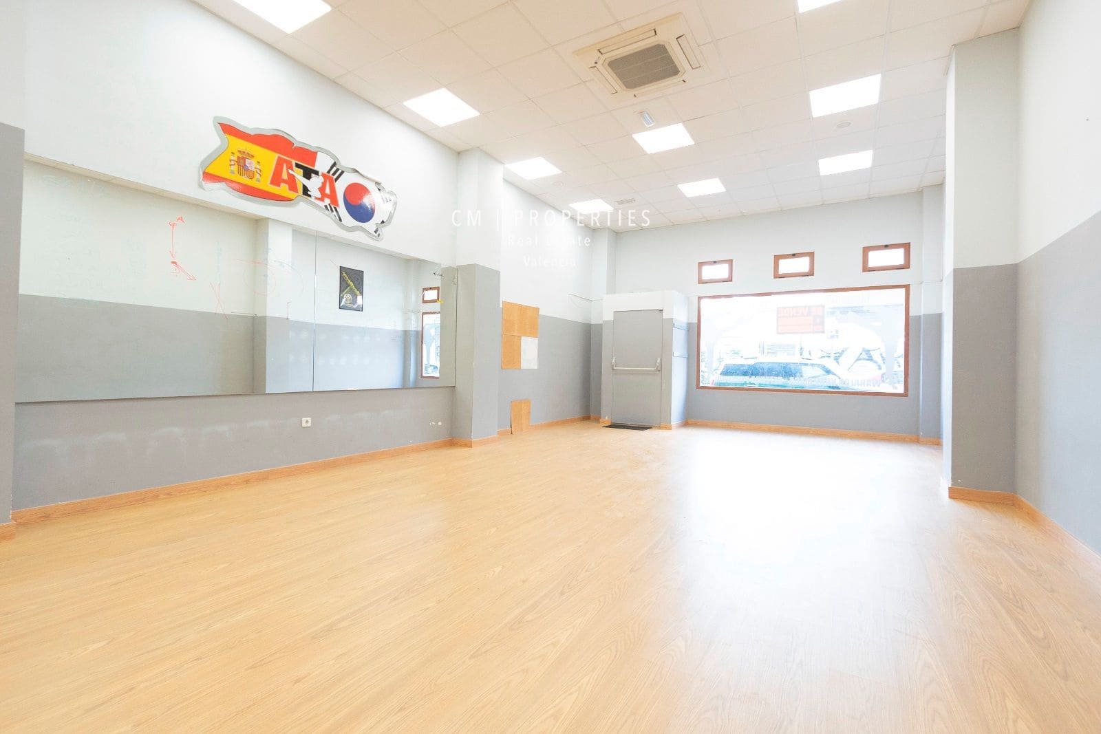 Kommersiell til salgs i Valencia by - € 560 000 (Ref: 8333012)