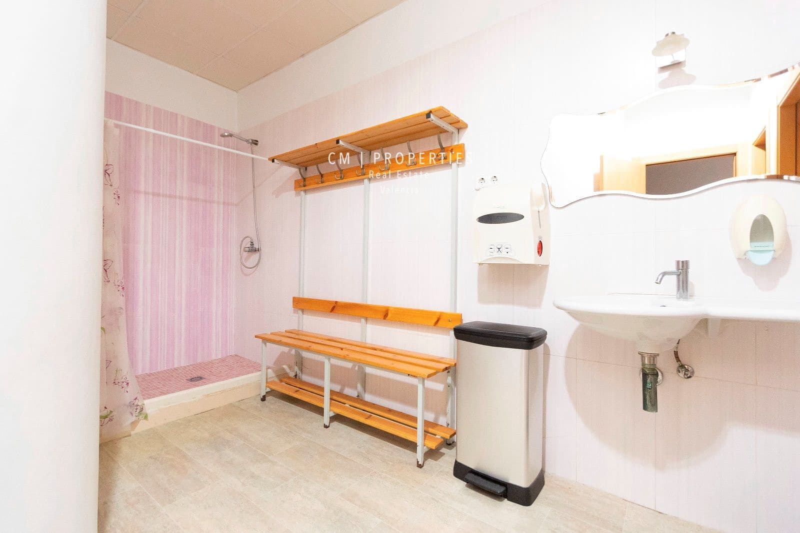 Kommersiell til salgs i Valencia by - € 560 000 (Ref: 8333012)