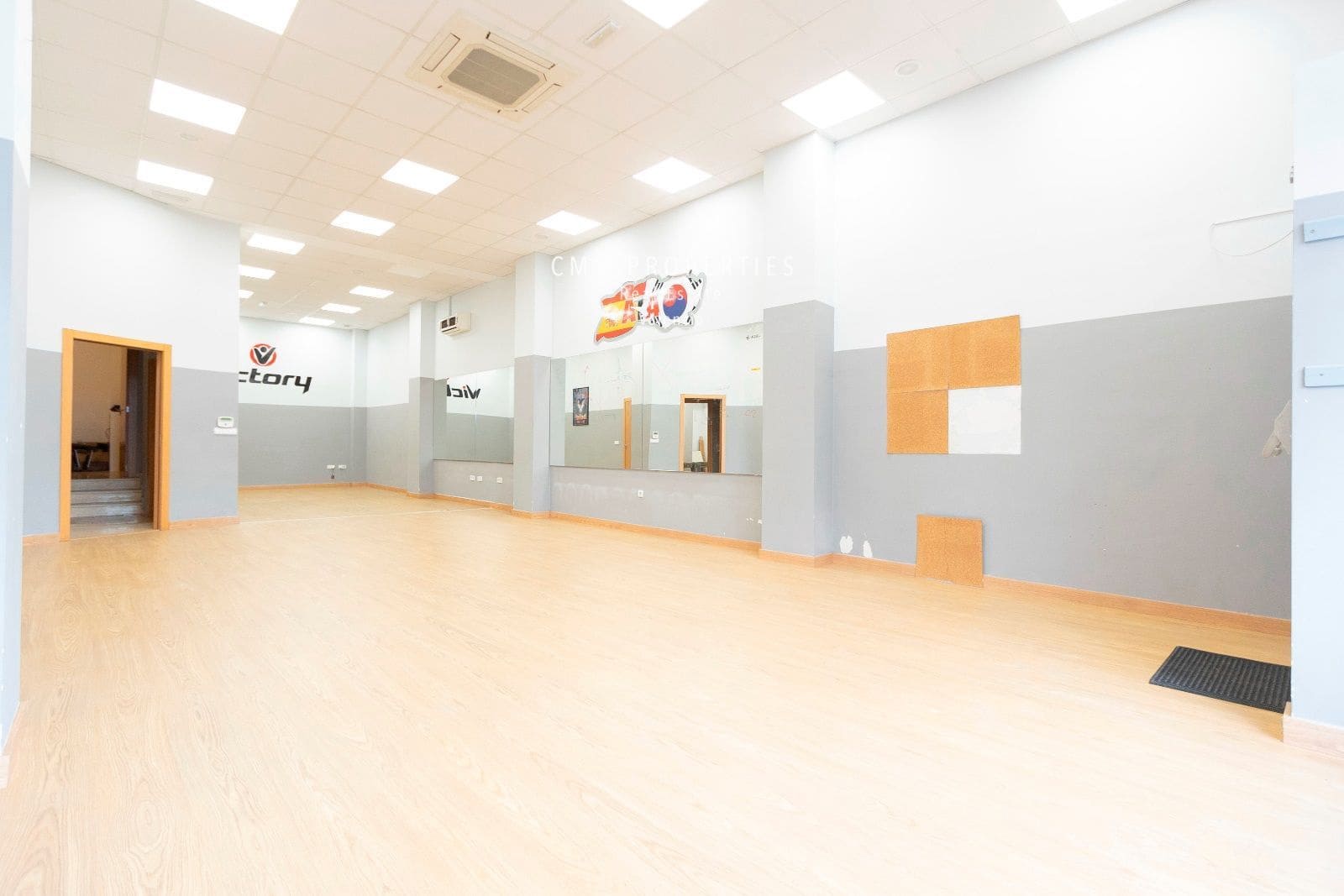 Kommersiell til salgs i Valencia by - € 560 000 (Ref: 8333012)