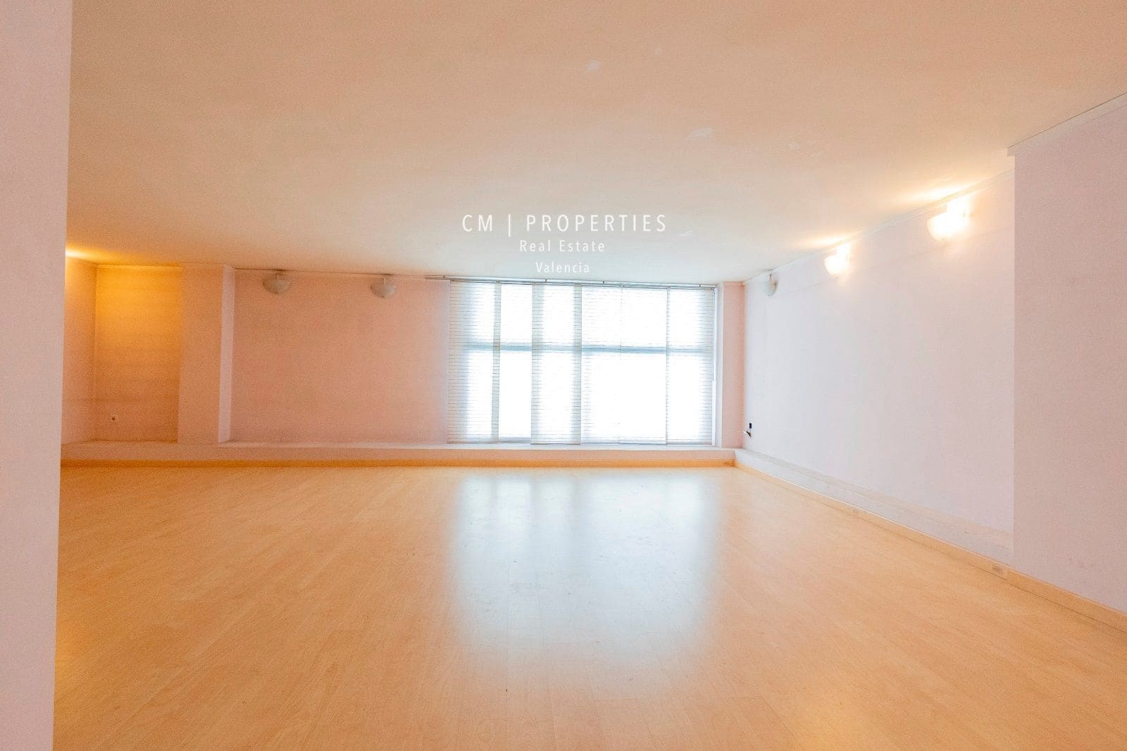 Kommersiell til salgs i Valencia by - € 560 000 (Ref: 8333012)