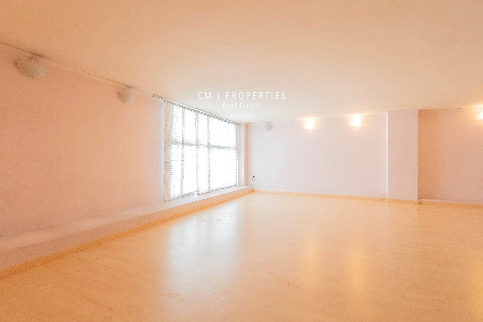 Kommersiell til salgs i Valencia by - € 560 000 (Ref: 8333012)