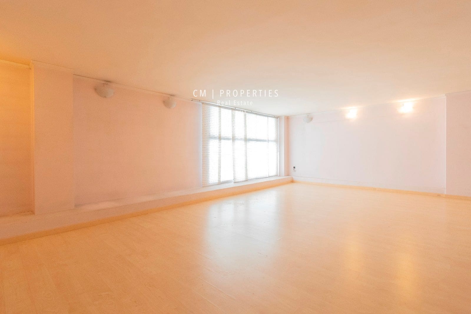 Kommersiell til salgs i Valencia by - € 560 000 (Ref: 8333012)