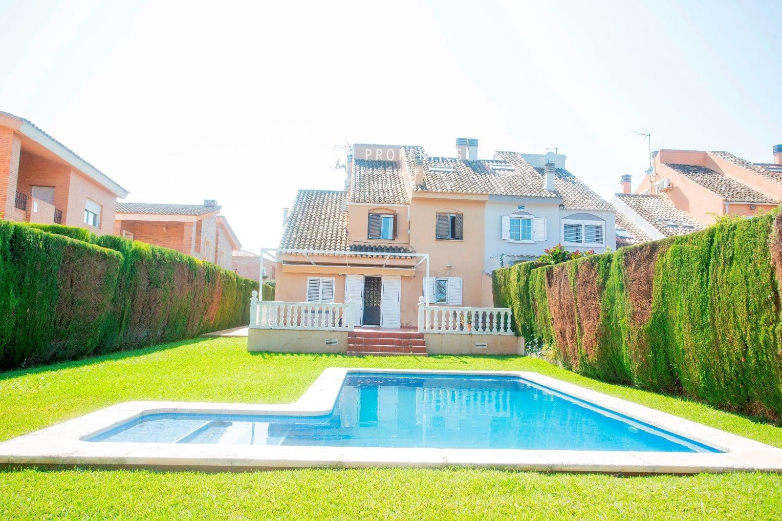 4 bedroom Villa for rent in Paterna with pool garage - € 2,800 (Ref: 8333019)