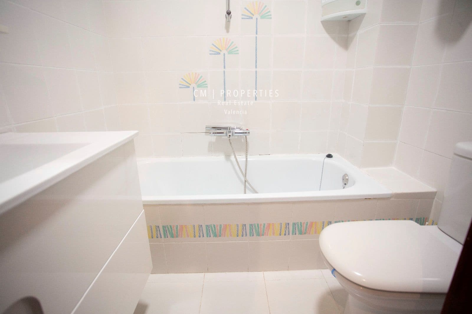 4 bedroom Villa for rent in Paterna with pool garage - € 2,800 (Ref: 8333019)