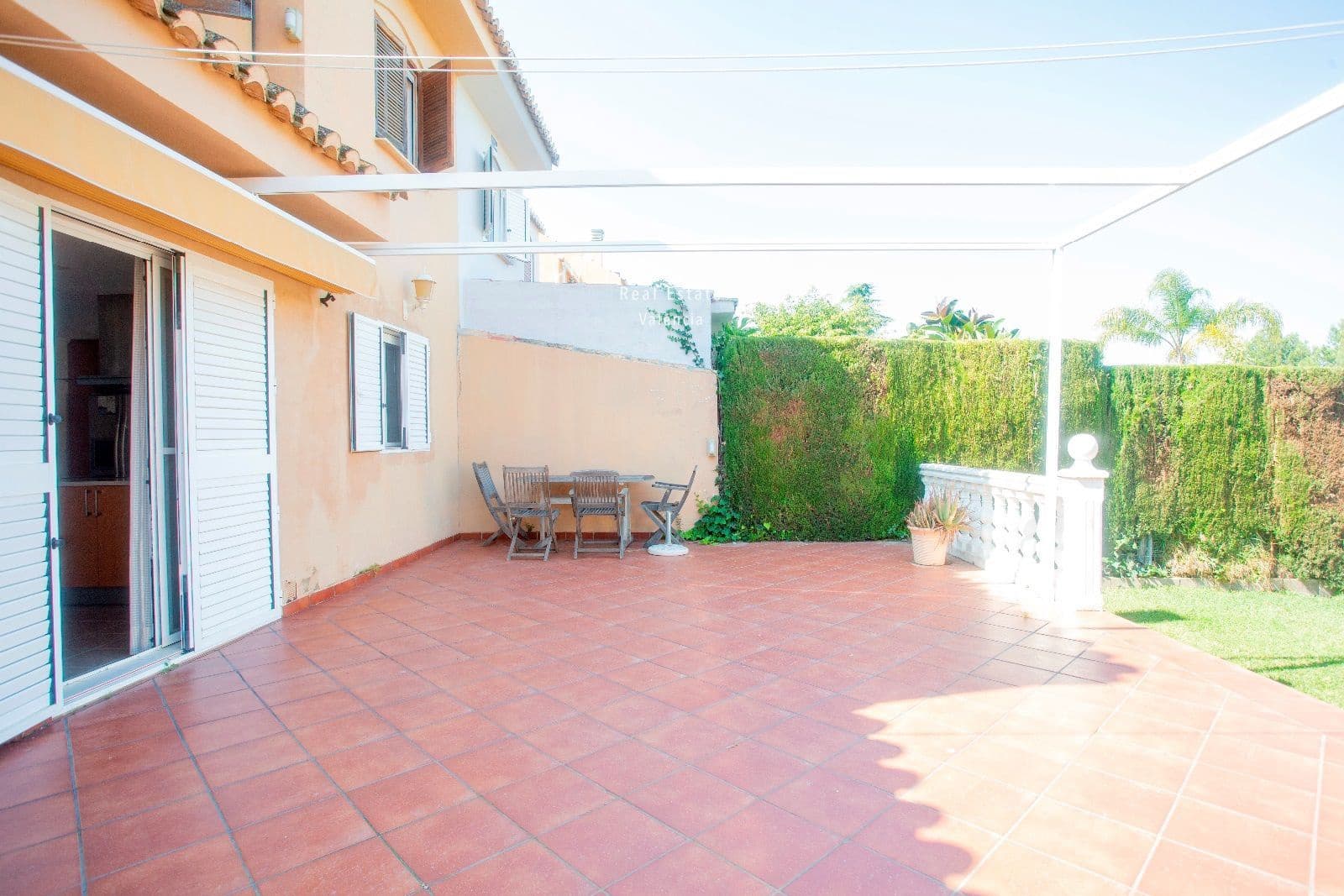 4 bedroom Villa for rent in Paterna with pool garage - € 2,800 (Ref: 8333019)