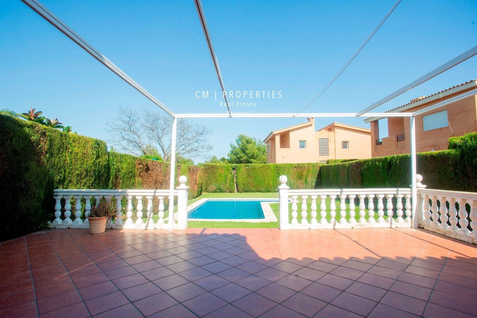 4 bedroom Villa for rent in Paterna with pool garage - € 2,800 (Ref: 8333019)