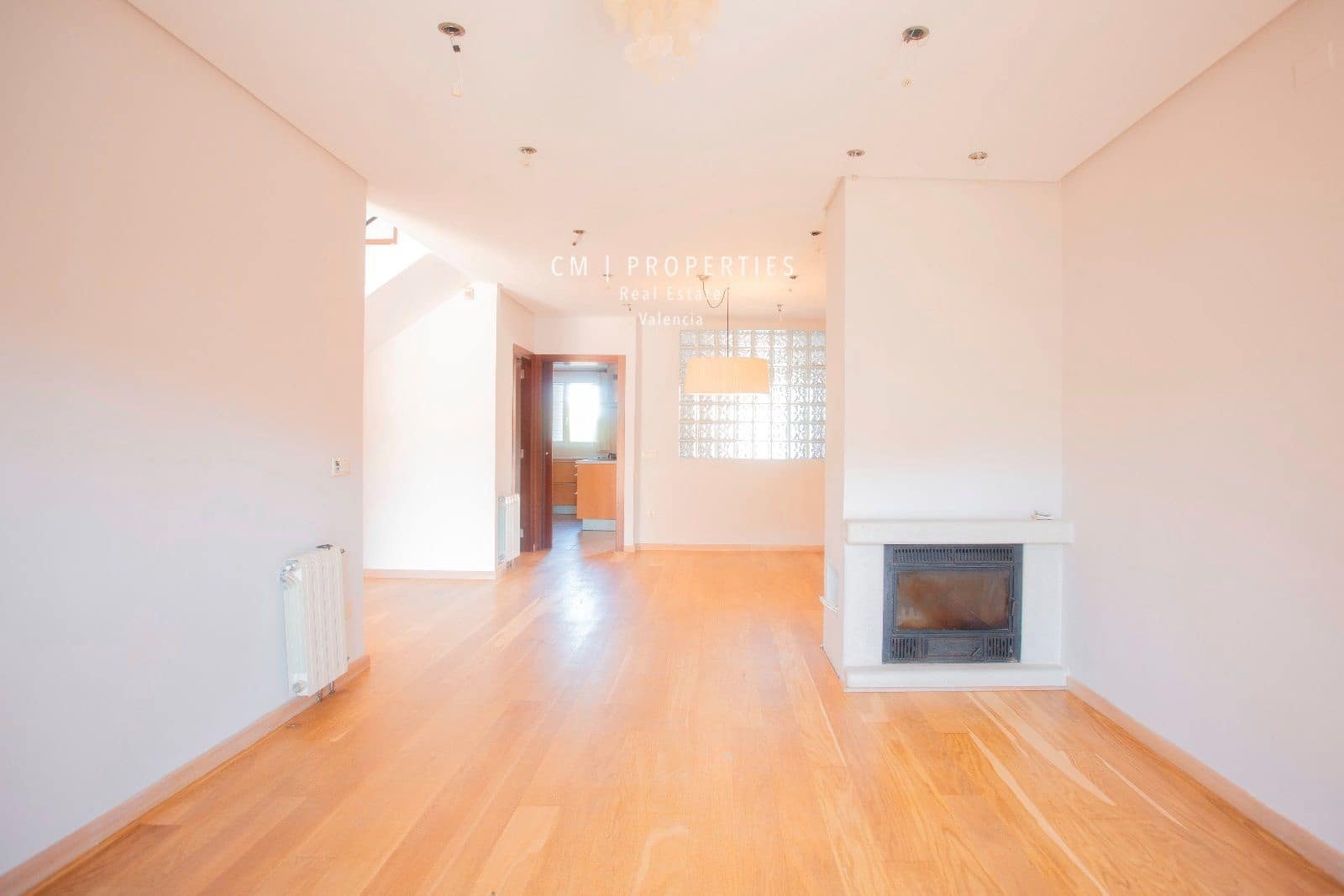 4 bedroom Villa for rent in Paterna with pool garage - € 2,800 (Ref: 8333019)