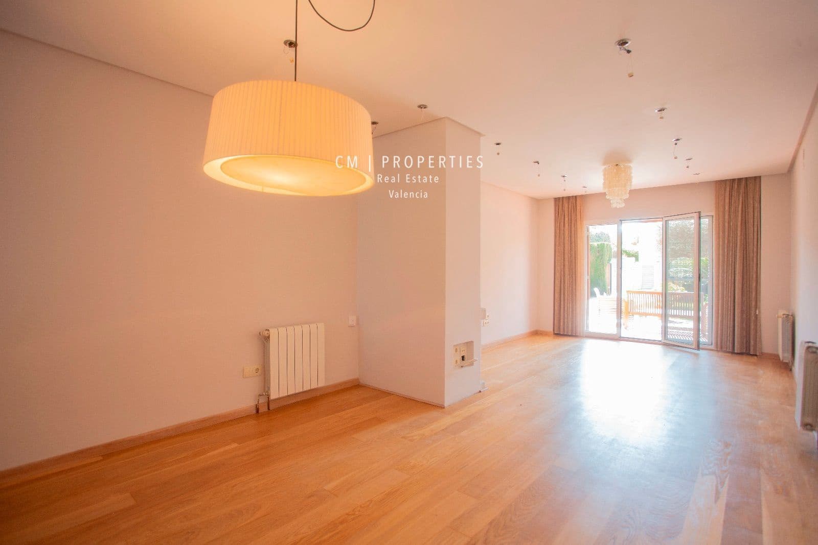 4 bedroom Villa for rent in Paterna with pool garage - € 2,800 (Ref: 8333019)