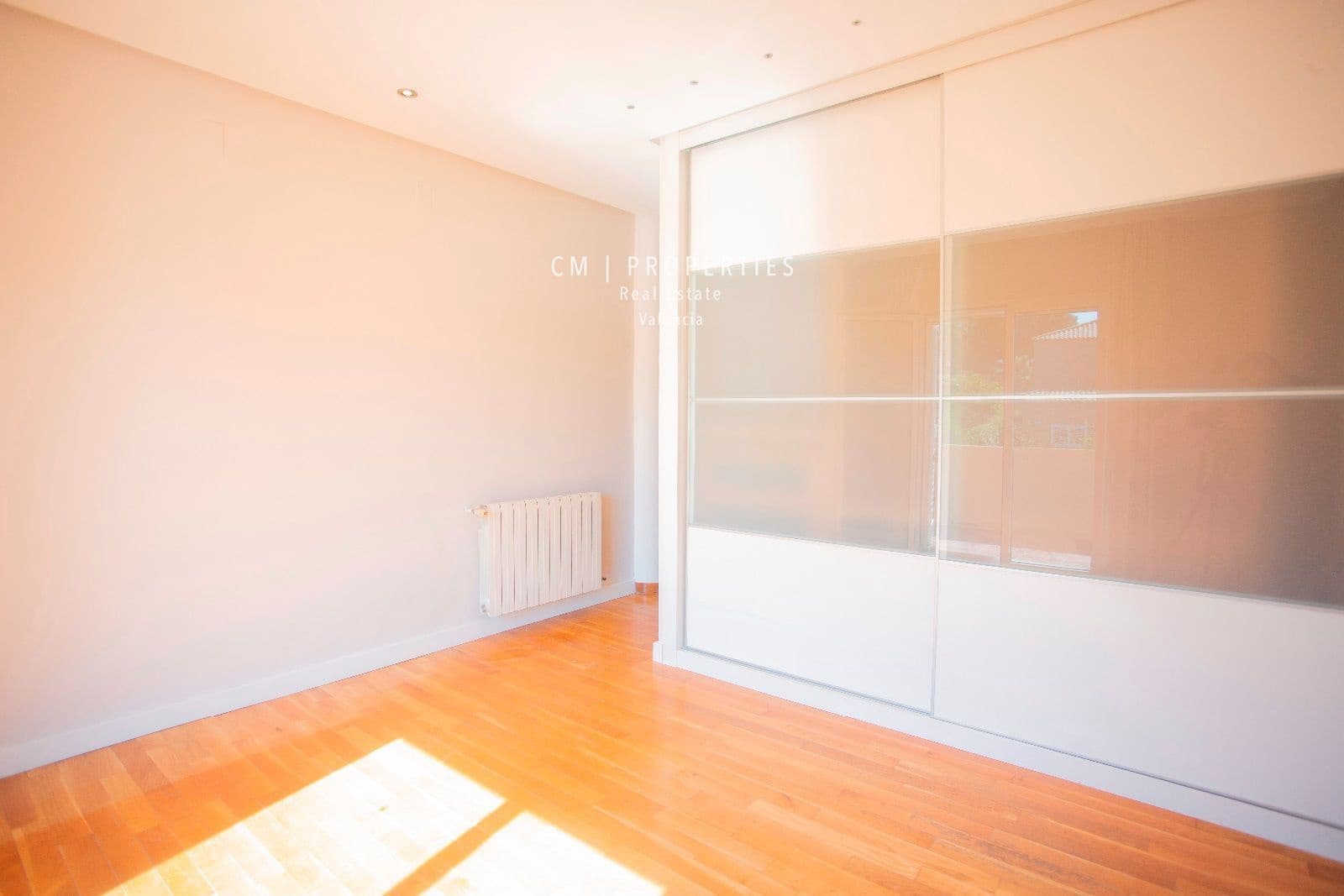 4 bedroom Villa for rent in Paterna with pool garage - € 2,800 (Ref: 8333019)