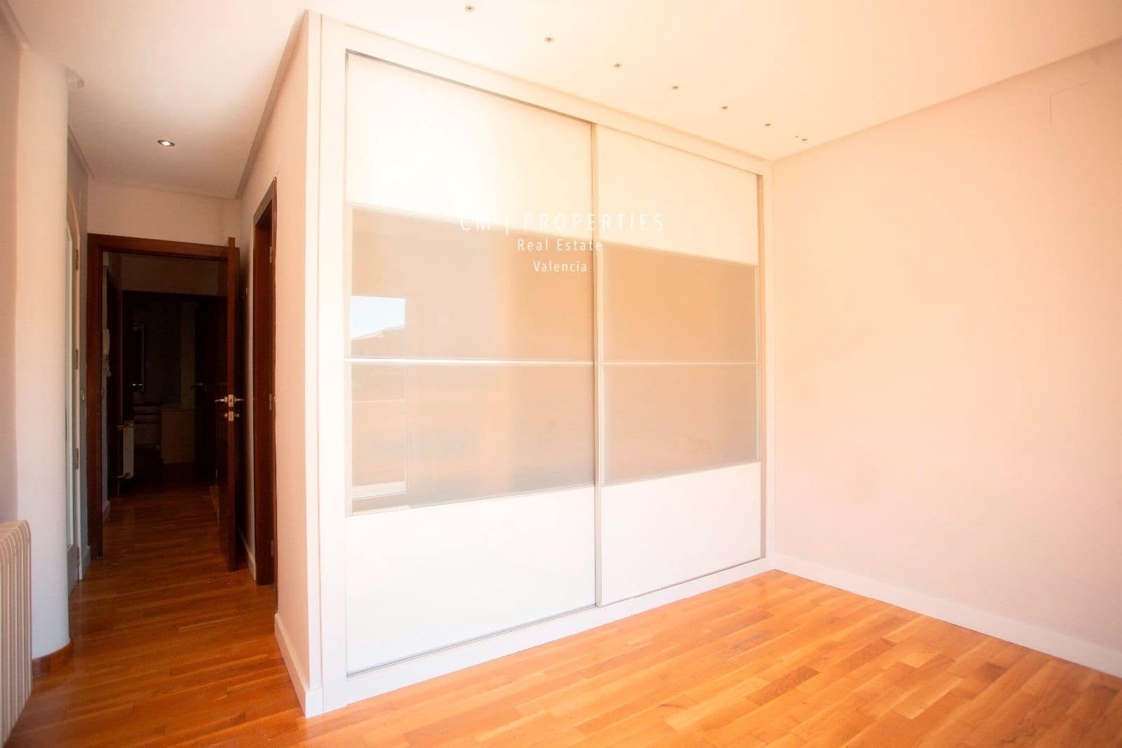 4 bedroom Villa for rent in Paterna with pool garage - € 2,800 (Ref: 8333019)