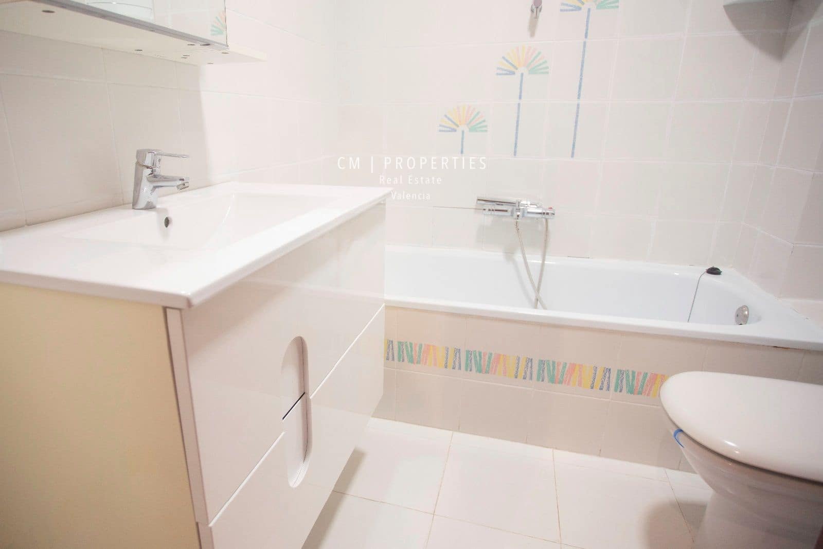 4 bedroom Villa for rent in Paterna with pool garage - € 2,800 (Ref: 8333019)