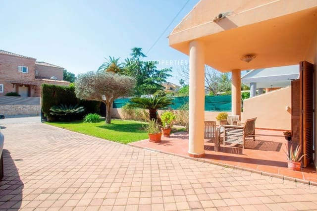 4 bedroom Villa for rent in Paterna with pool garage - € 2,800 (Ref: 8333019)