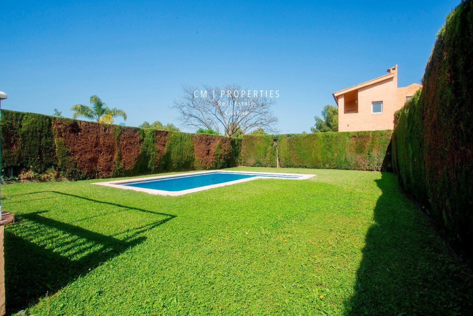 4 bedroom Villa for rent in Paterna with pool garage - € 2,800 (Ref: 8333019)