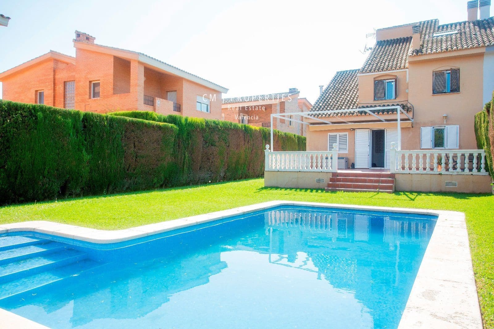 4 bedroom Villa for rent in Paterna with pool garage - € 2,800 (Ref: 8333019)