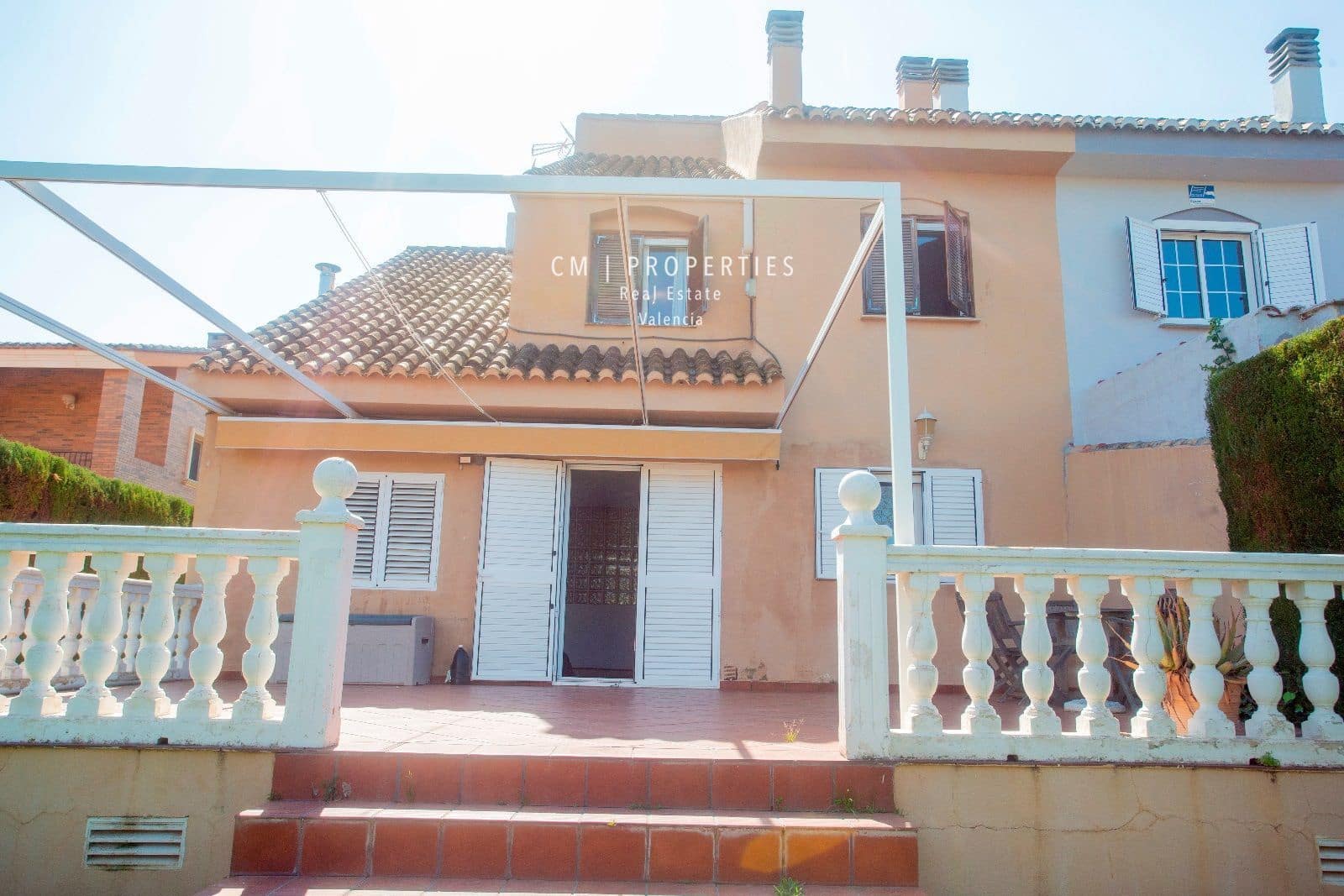 4 bedroom Villa for rent in Paterna with pool garage - € 2,800 (Ref: 8333019)