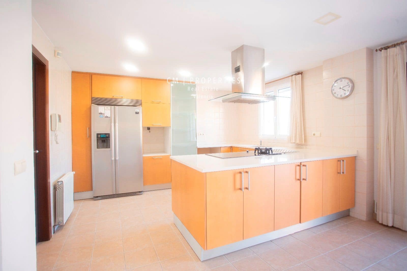 4 bedroom Villa for rent in Paterna with pool garage - € 2,800 (Ref: 8333019)