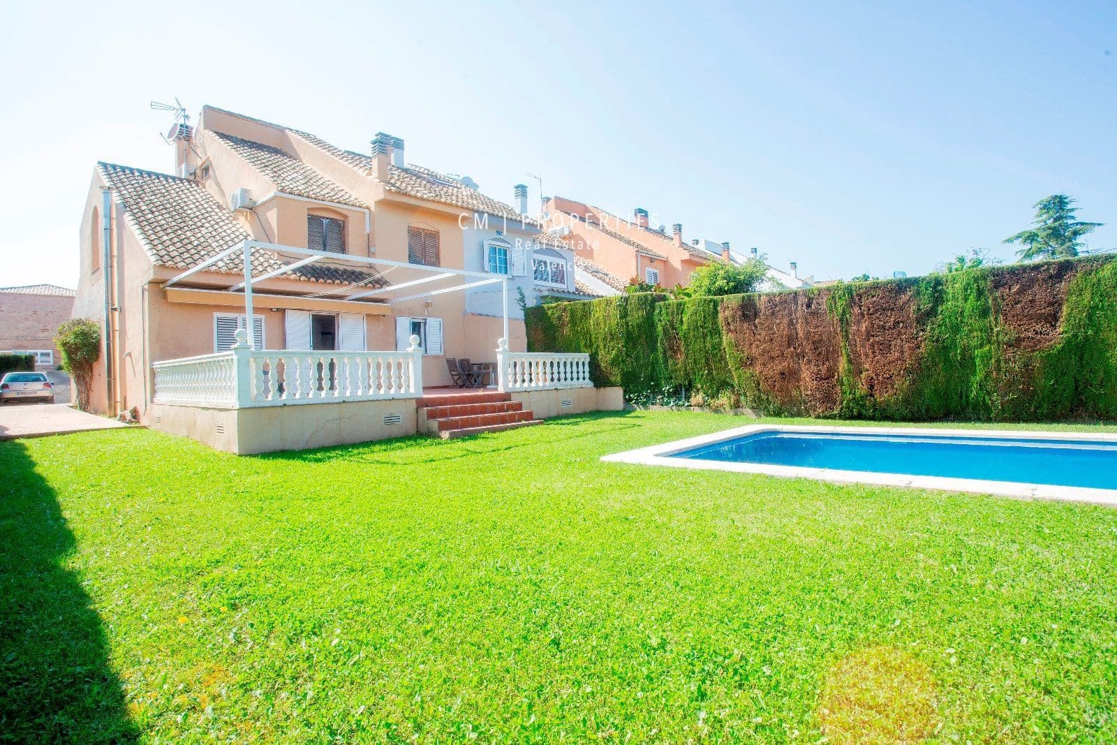 4 bedroom Villa for rent in Paterna with pool garage - € 2,800 (Ref: 8333019)
