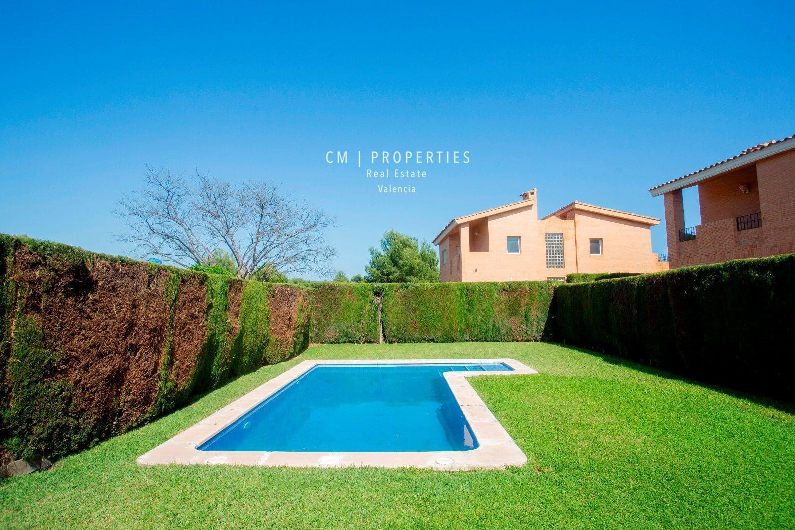 4 bedroom Villa for rent in Paterna with pool garage - € 2,800 (Ref: 8333019)