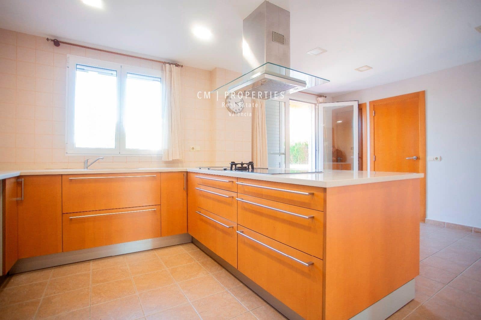4 bedroom Villa for rent in Paterna with pool garage - € 2,800 (Ref: 8333019)