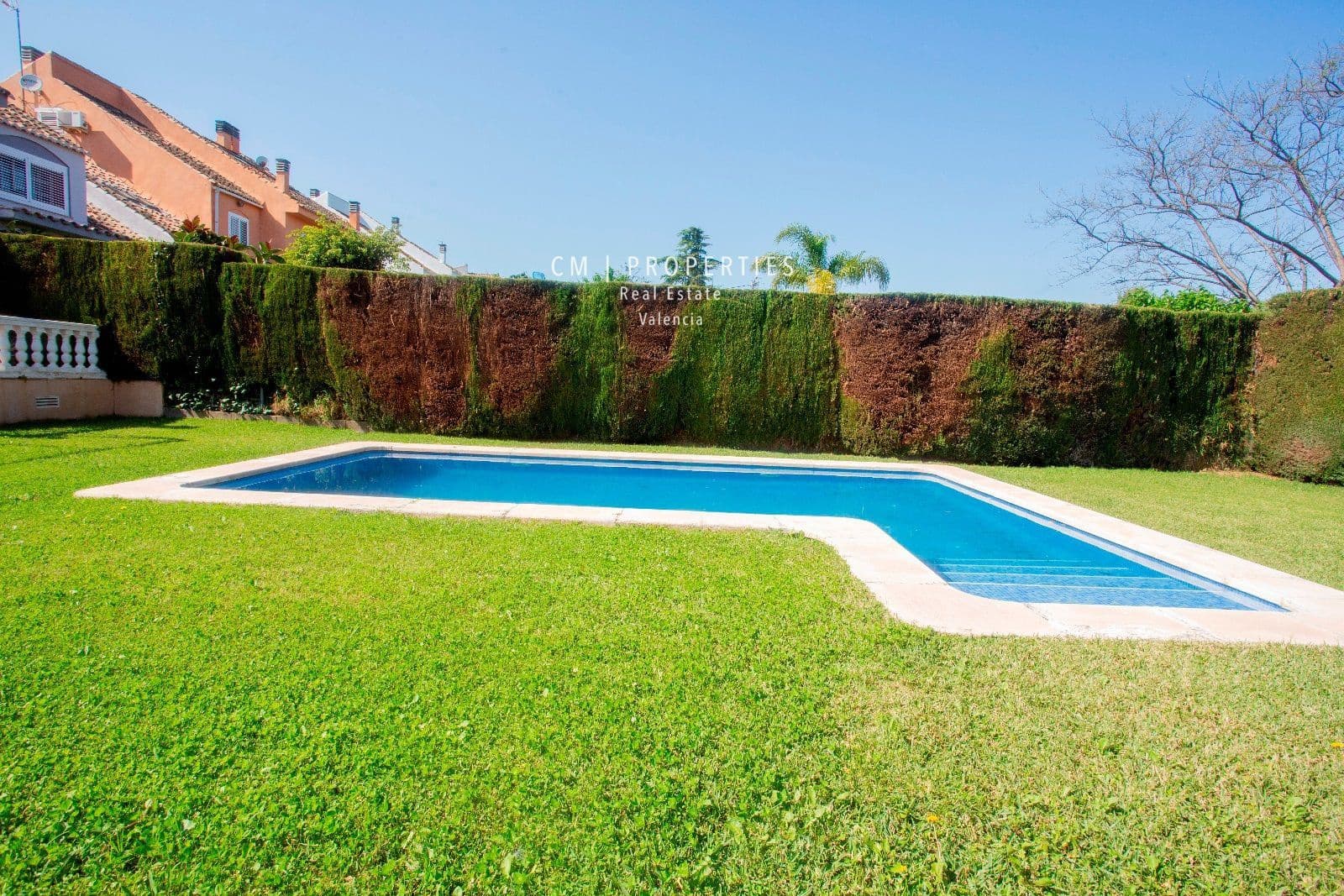 4 bedroom Villa for rent in Paterna with pool garage - € 2,800 (Ref: 8333019)
