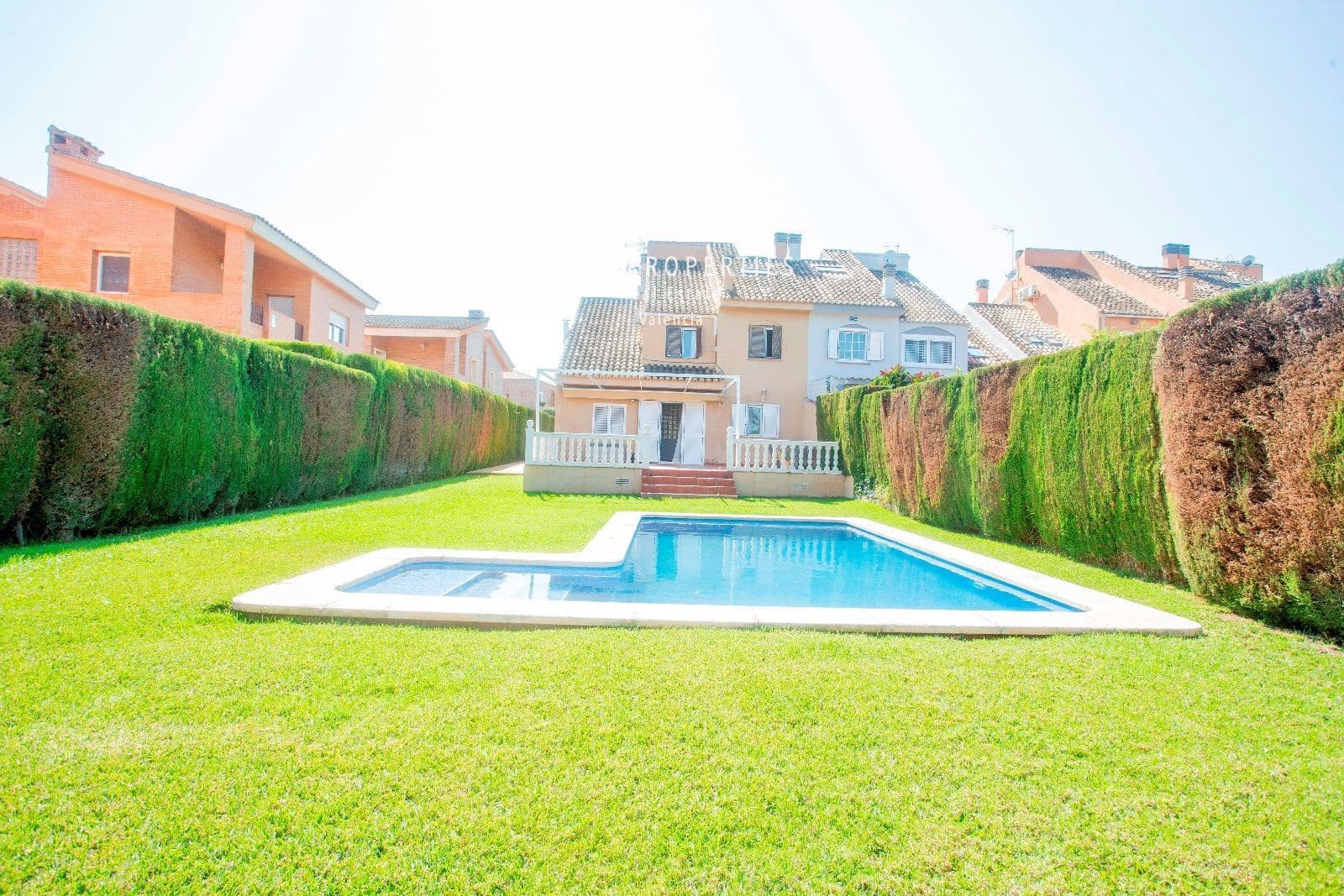 4 bedroom Villa for rent in Paterna with pool garage - € 2,800 (Ref: 8333019)