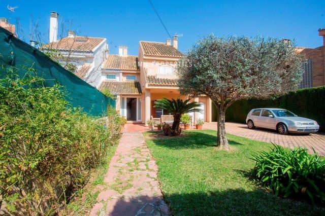 4 bedroom Villa for rent in Paterna with pool garage - € 2,800 (Ref: 8333019)
