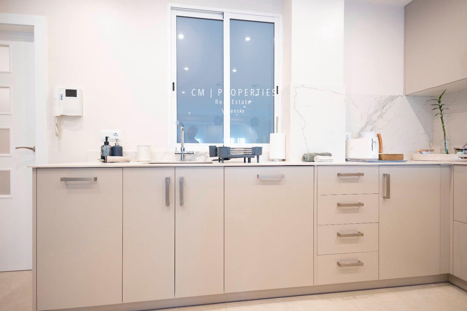 3 soverom Leilighet til leie i Valencia by - € 5 300 (Ref: 8333030)